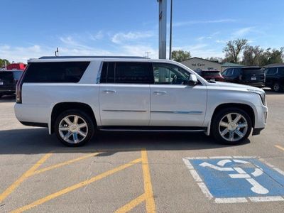 2017 Cadillac Escalade ESV — detail view