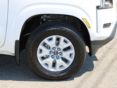 2022 Nissan Frontier — detail view