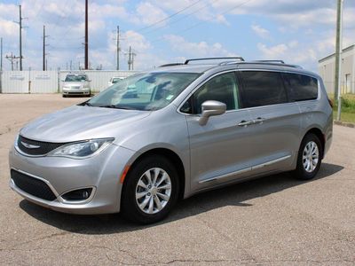2018 Chrysler Pacifica — side profile view