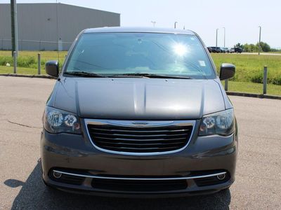 2016 Chrysler Town & Country — interior view