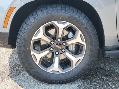 2025 GMC Yukon — detail view