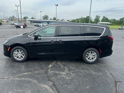 2027 Chrysler Pacifica — side profile view