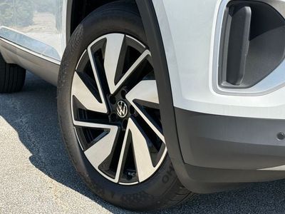 2026 Volkswagen Atlas — side profile view