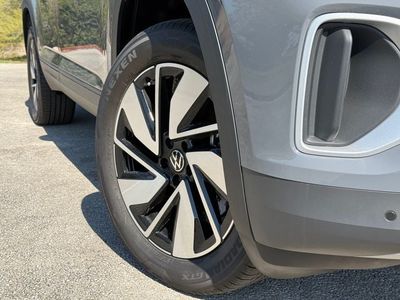 2026 Volkswagen Atlas — side profile view