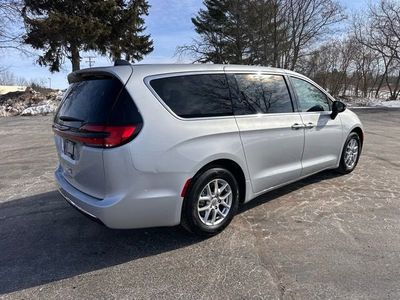 2024 Chrysler Pacifica — detail view