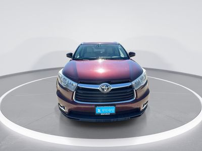 2015 Toyota Highlander — rear three-quarter view
