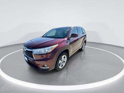 2015 Toyota Highlander — interior view