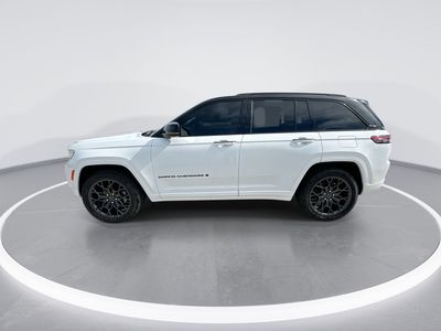 2025 Jeep Grand Cherokee — detail view