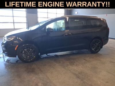 2026 Chrysler Pacifica — detail view