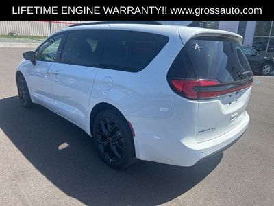 2026 Chrysler Pacifica — detail view