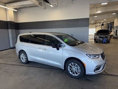 2026 Chrysler Pacifica — side profile view
