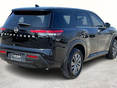 2025 Nissan Pathfinder — side profile view