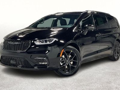2026 Chrysler Pacifica — side profile view