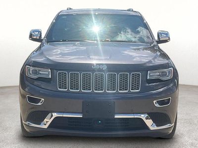 2015 Jeep Grand Cherokee — interior view