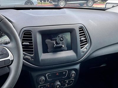 2019 Jeep Cherokee — detail view