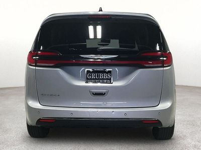 2024 Chrysler Pacifica — detail view