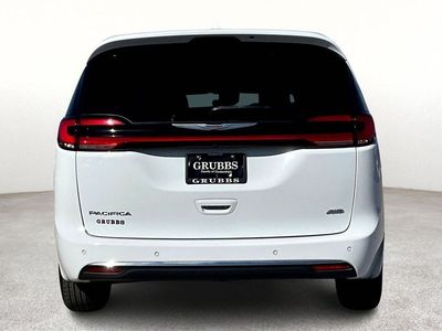 2021 Chrysler Pacifica — detail view
