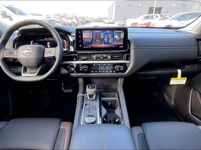 2026 Nissan Pathfinder — side profile view