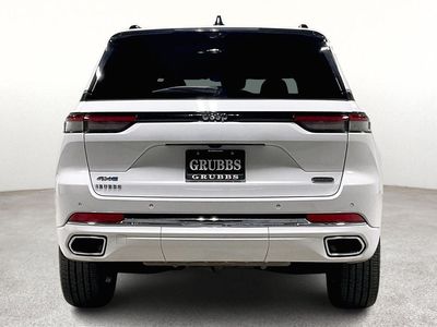 2024 Jeep Grand Cherokee — detail view