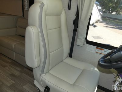 2026 Thor Motor Coach Luminate - Photo 8
