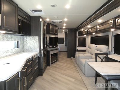 2025 Holiday Rambler Vacationer - Photo 5