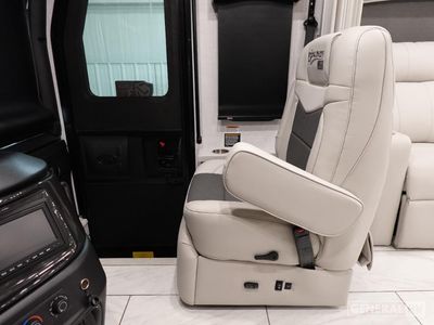 2026 Fleetwood Discovery LXE - Photo 11
