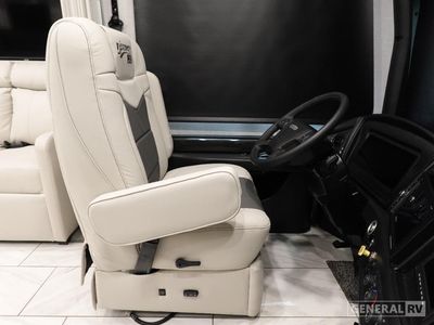 2026 Fleetwood Discovery LXE - Photo 8