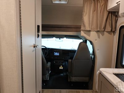 2026 Thor Motor Coach Pasadena SE - Photo 6