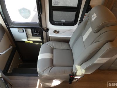 2026 Thor Motor Coach Riviera - Photo 11