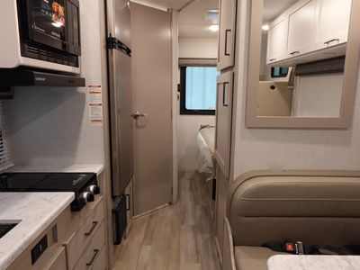 2026 Thor Motor Coach Pasadena SE - Photo 5