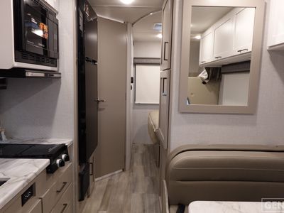 2026 Thor Motor Coach Pasadena SE - Photo 5