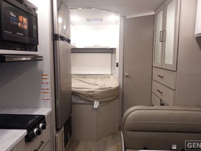 2026 Thor Motor Coach Pasadena SE - Photo 5