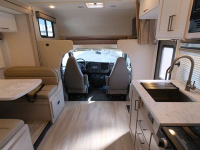 2026 Thor Motor Coach Pasadena SE - Photo 6