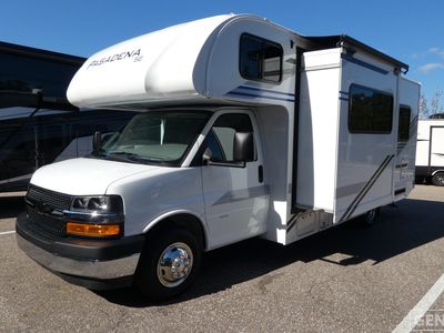 2026 Thor Motor Coach Pasadena SE - Photo 2