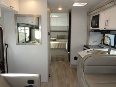 2026 Thor Motor Coach Pasadena SE - Photo 5