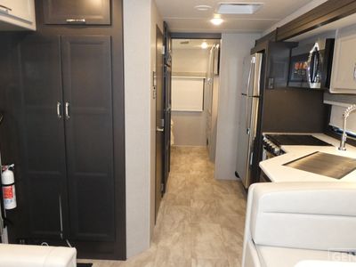 2026 Thor Motor Coach Magnitude - Photo 5