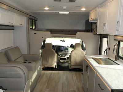 2026 Thor Motor Coach Pasadena SE - Photo 6
