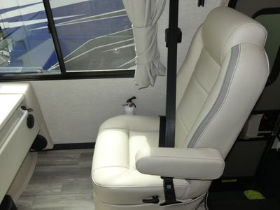 2026 Thor Motor Coach Luminate - Photo 11