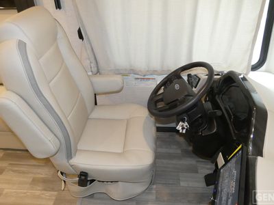 2026 Thor Motor Coach Luminate - Photo 8