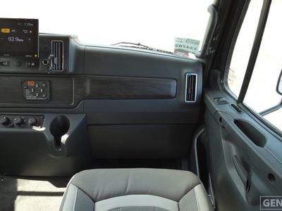 2026 Thor Motor Coach Pasadena - Photo 10