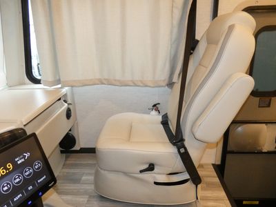 2026 Thor Motor Coach Luminate - Photo 14
