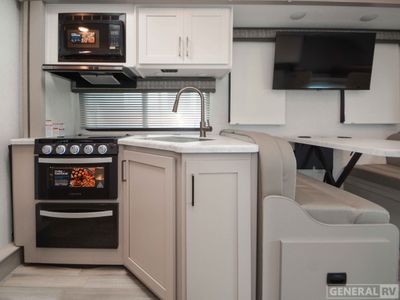 2026 Thor Motor Coach Pasadena SE - Photo 7