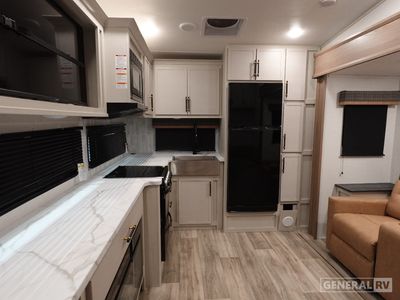 2025 Dutchmen Astoria - Photo 6