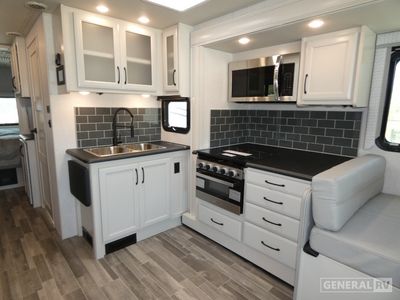 2025 Holiday Rambler Admiral - Photo 8