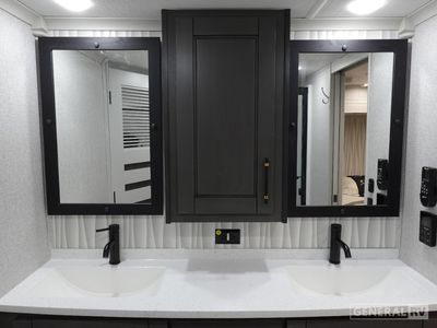 2025 Crossroads RV Redwood - Photo 13