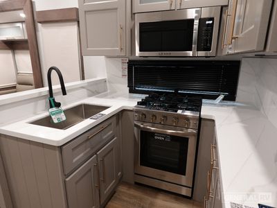 2025 Alliance RV Paradigm - Photo 8