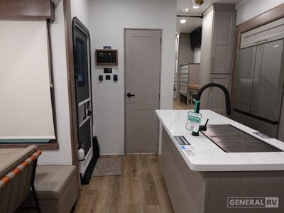 2025 Alliance RV Paradigm - Photo 6