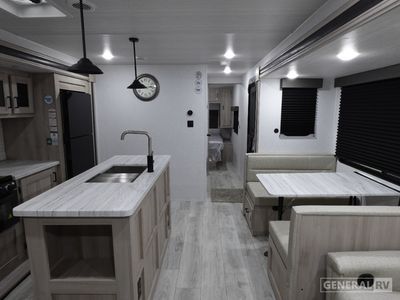 2025 EAST TO WEST Della Terra - Photo 7