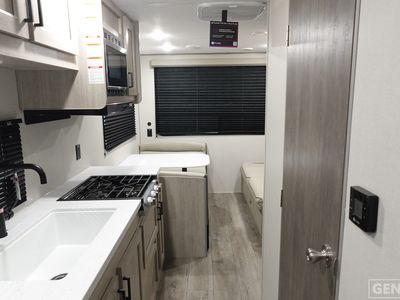 2026 Coachmen Catalina Summit Series 8 - Photo 5