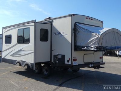 2017 Coachmen Freedom Express - Photo 3